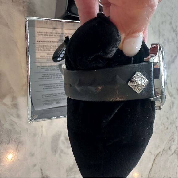 Versus Versace Metallic Timepiece with Lion Emblem Box - Picture 4 of 16